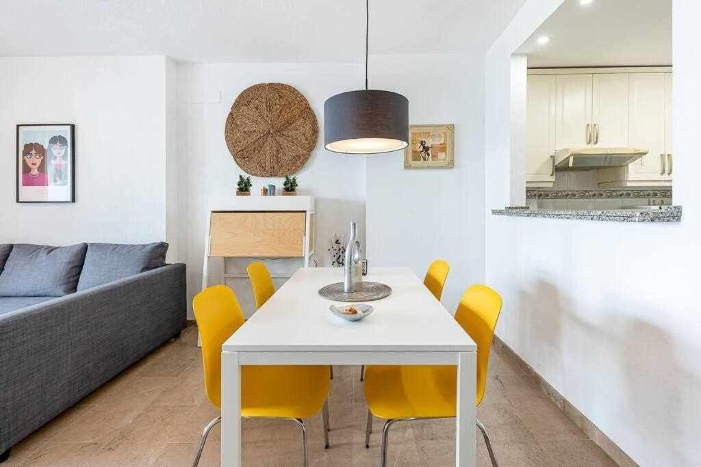 797 Holiday Rentals- Hermoso Apartamento Para 4 En 베날마데나코스타 외부 사진