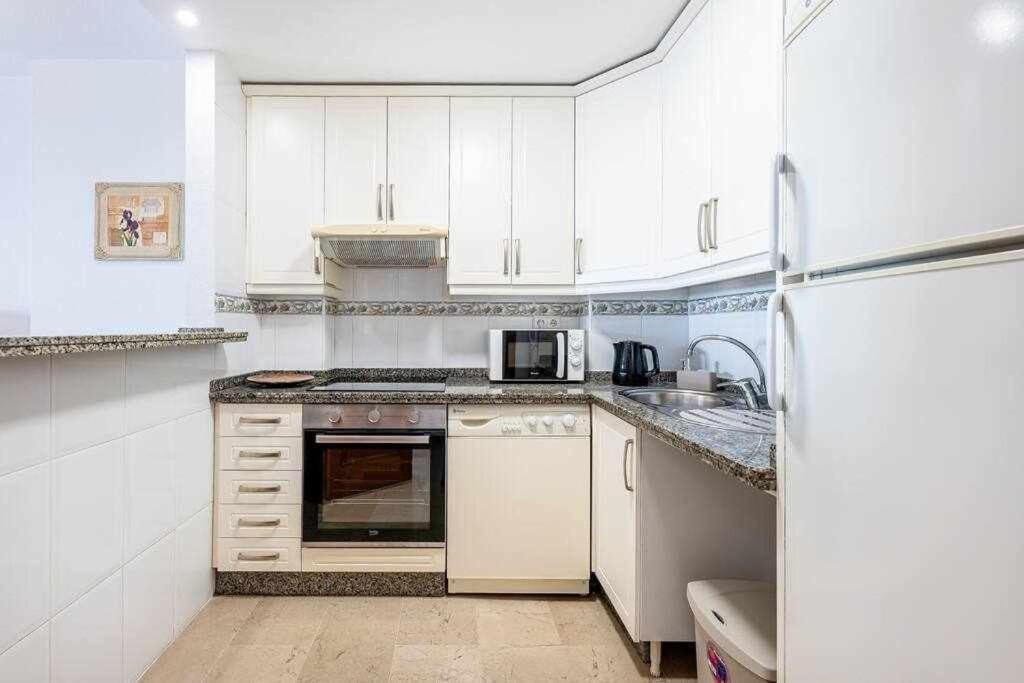 797 Holiday Rentals- Hermoso Apartamento Para 4 En 베날마데나코스타 외부 사진
