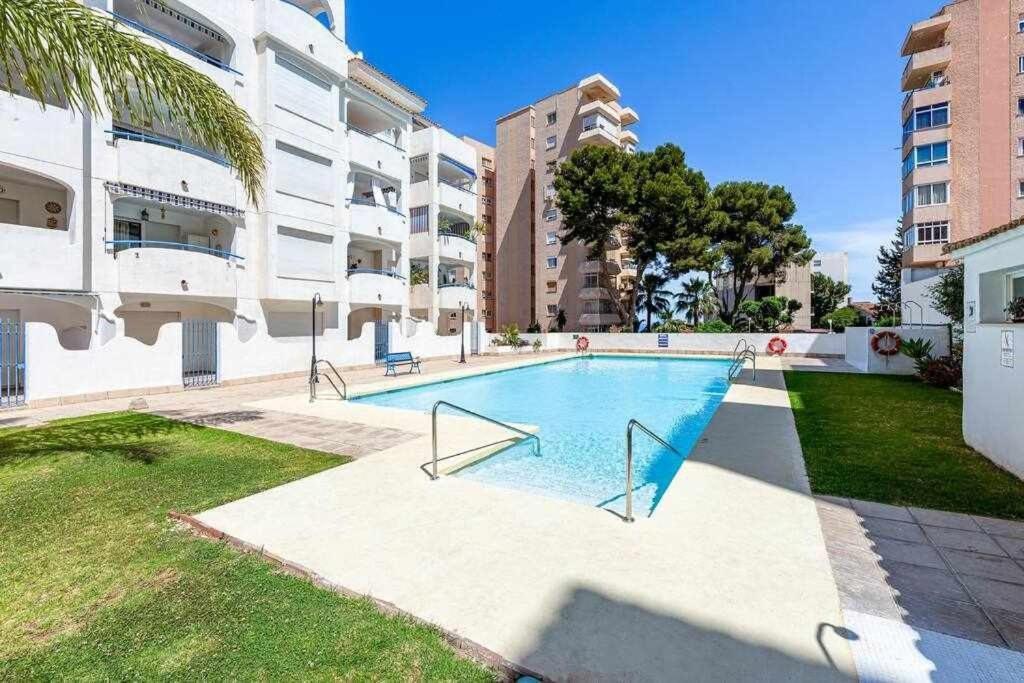 797 Holiday Rentals- Hermoso Apartamento Para 4 En 베날마데나코스타 외부 사진
