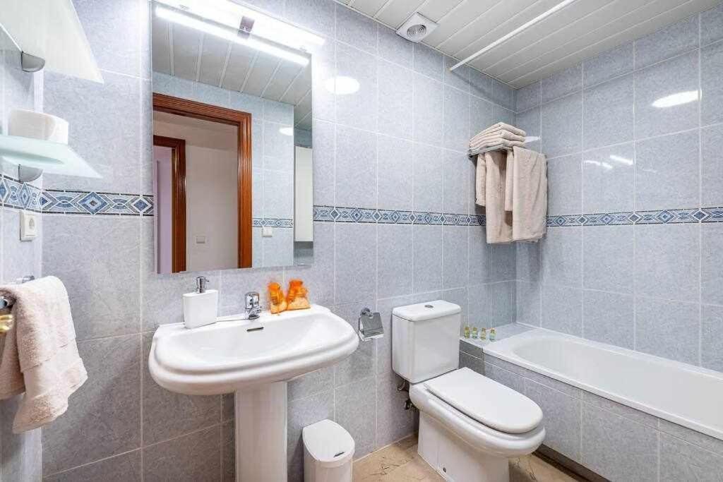 797 Holiday Rentals- Hermoso Apartamento Para 4 En 베날마데나코스타 외부 사진
